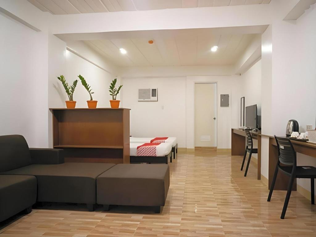 Oyo 150 Davao Airport View Hotel Esterno foto